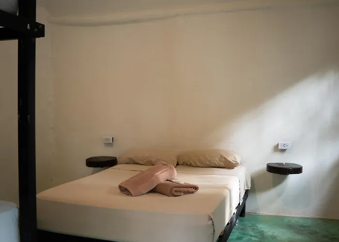 Oryx Hostal *